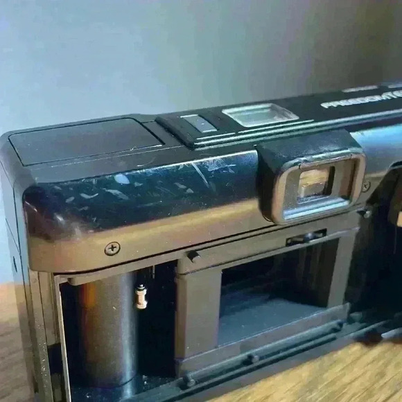 Film Camera:  Minolta Freedom Tele AF 35mm Camera 38-80mm/2.8-5.6 Macro - Picture 6 of 10